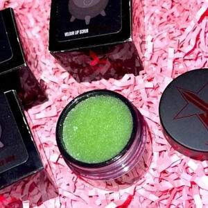 Jeffree Star Cosmetics Velour Lip Scrub Witches Brew Halloween 2021 Exclusive